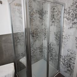 ampia cabina doccia